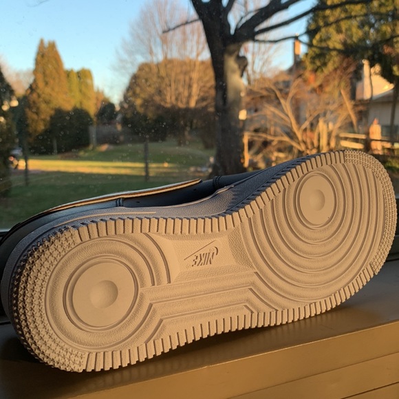 Nike Air Force 1 '07 Women's Sneakers Black/Metallic Gold & White - Picture 9 of 9